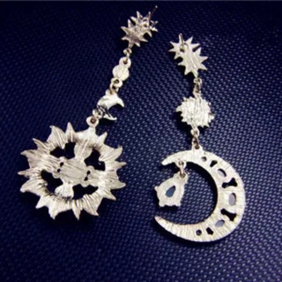New arrivals!!! Sun and moon statement earrings - Picture 3 of 7